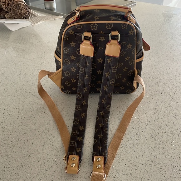 Designer look alike back pack - Picture 3 of 13